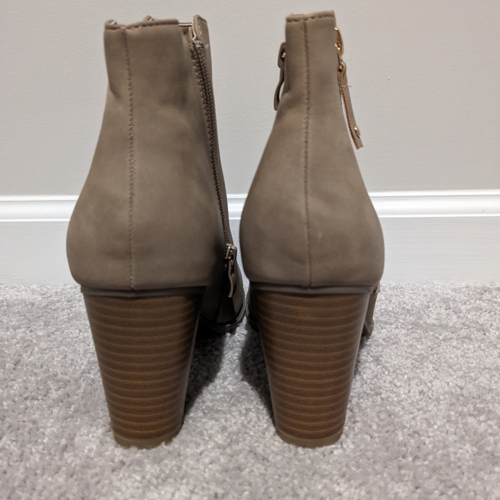 Woman's Booties - image 4